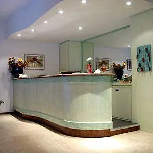 Mignon Chiavari